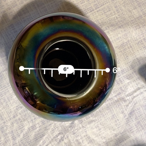 Iridescent Glass Vase . House of Global Art made in Taiwan. 5”tall and 6”wide - Picture 4 of 5